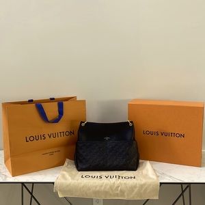Louis Vuitton Maida Hobo Empreinte